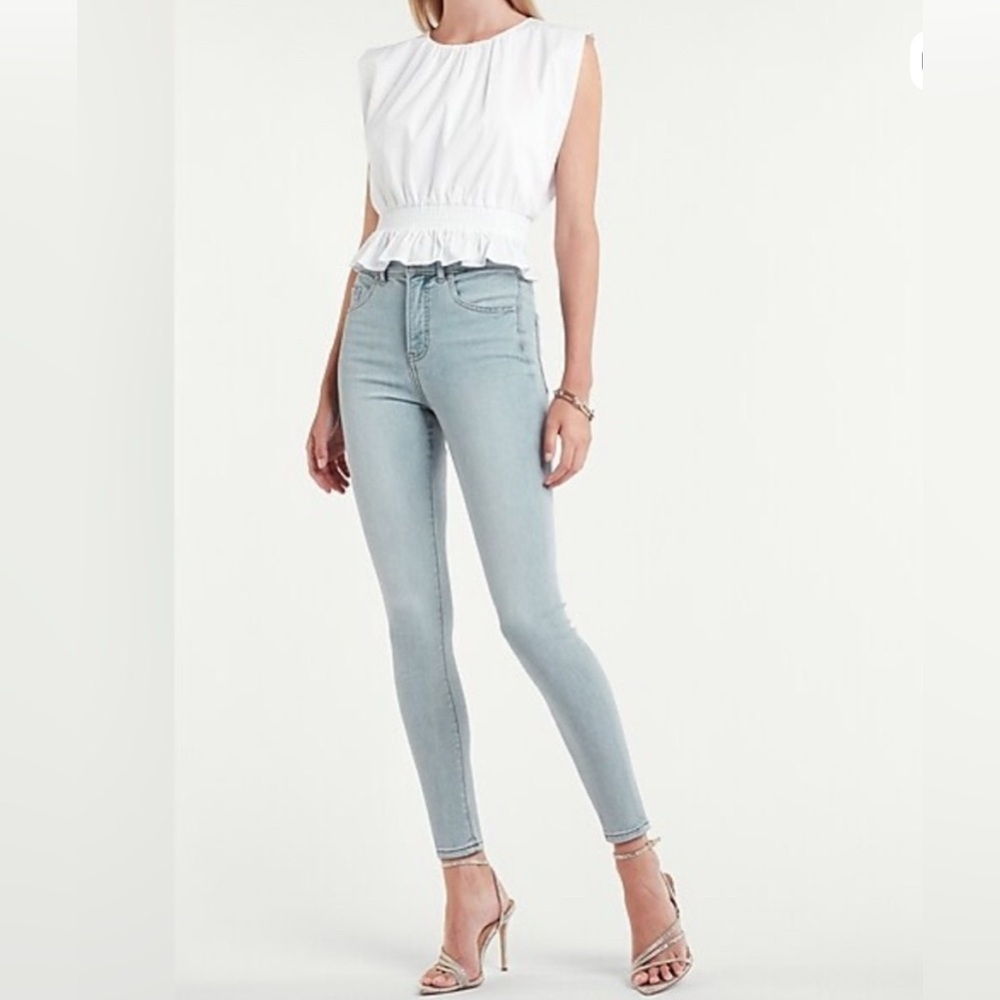 NWOT Express Women’s Mid Rise Light Blue Skinny Jeans. Sz: 4R.